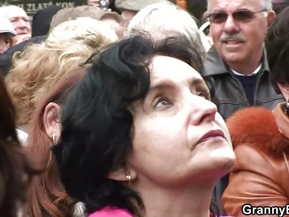 Machu turista abuela señoras allqukunata chuchuchispa hoqarispa chuchupasqa.