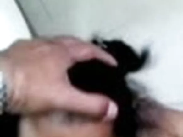 India mamada quwan, tia quwan hinaspa hatun asno mamakunata chuchun.