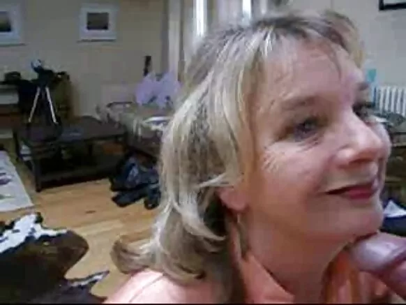 Puqusqa abuela jazmine lesbianakunaman mamada qun, video kuraq warmikunamanta.