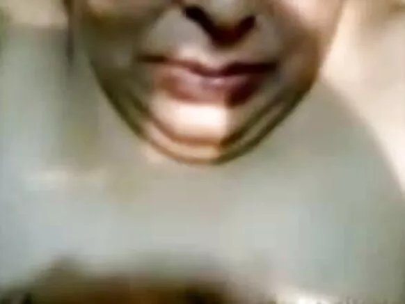 India tia qun mamada chaymanta uya erótico videokunata wiñasqa warmikunamanta.