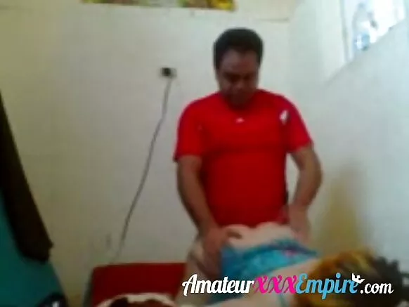 Hatun culo MILF yanawan chuchusqa. Mamayta bañopi huk millay waynawan chuchupani.