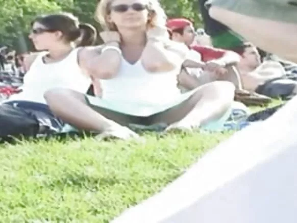 Caliente abuela hatun culowan público desnudo falda.