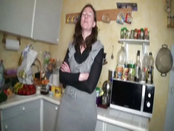 Iskay kuti yaykuy Mathilde, puqusqa francés mama churinwan chuchuchisqa.