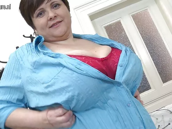 Hatun puqusqa mama llañu puqusqa ñuñuyuq pukllan.