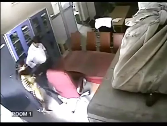 22 yachachiqkunam yachaywasipi mamawan churiwan puñunku, 2 kaq raki.