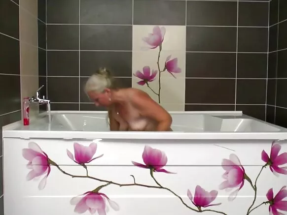 Machu mamaqa wayna pollota bañopi hap’in, mamataq machu churinta seducin.