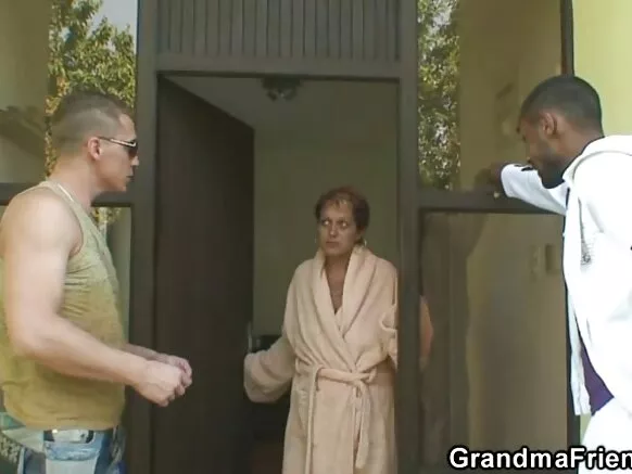 Abuela desesperación, sapallan señora xxx sapallan iskay chikukunawan chupakun.