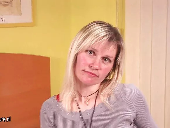 Rubia wasiyuq Patricia Mojada sapallan huk sumaq señorawan chuchunanpaq saqisqa.