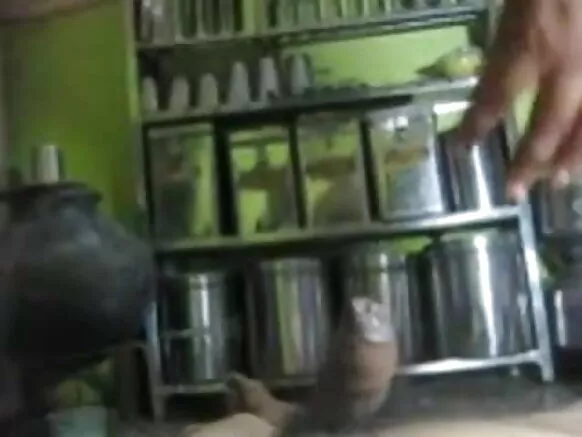 Machu wira chukchayuq gallo chupakuspa sur india tia preparan compañeronta chupananpaq.